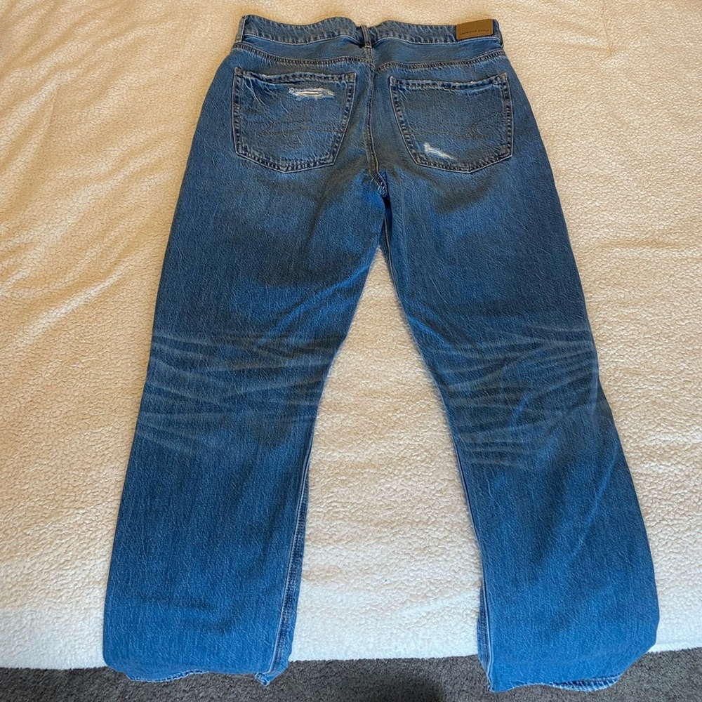 American Eagle Outfitters Medium Wash Blue Distressed Jeans - Picture 5 of 6